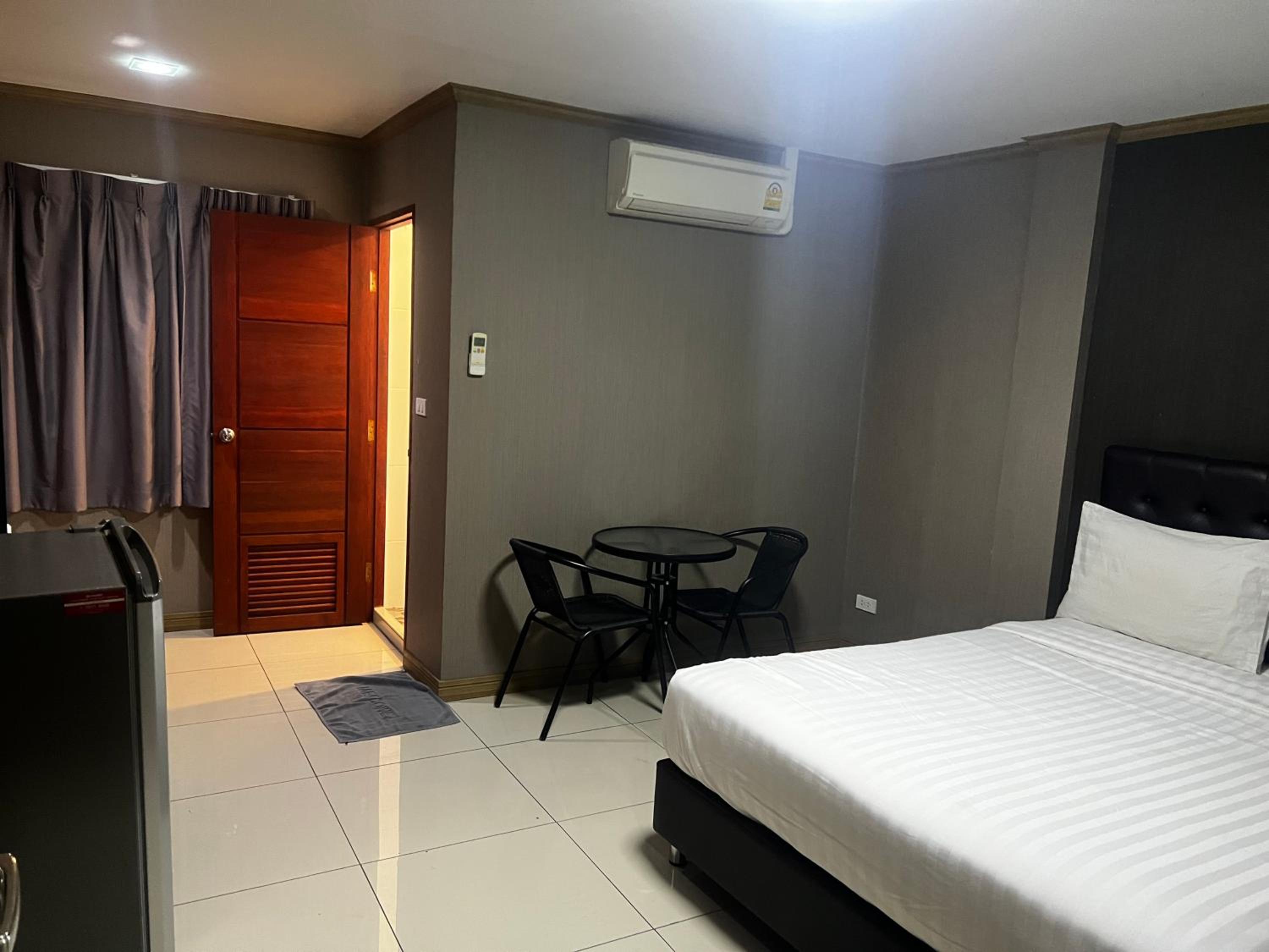 Apsara INN Pattaya, Thailand 17/57