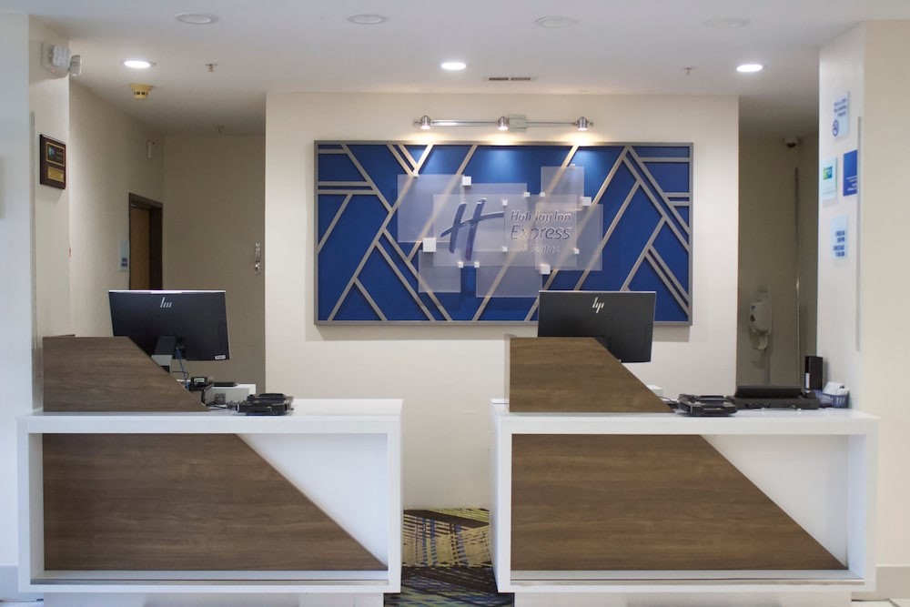 Holiday Inn Express Hotel Suites Wilson Downtown 25/37