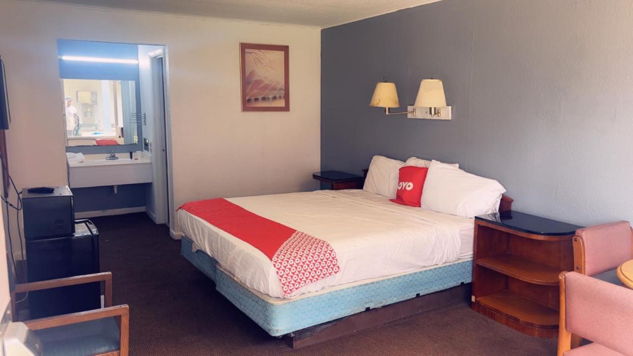 MAGNUSON HOTEL OPELIKA 8/45
