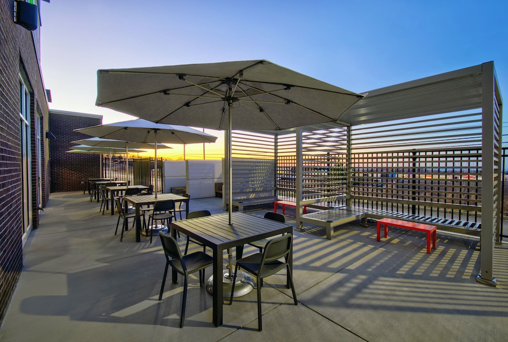 Holiday Inn Erie 52/64