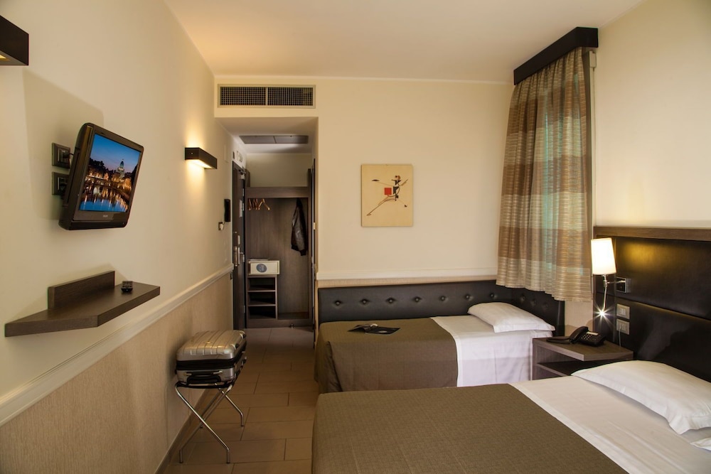 Artis Hotel 50/50