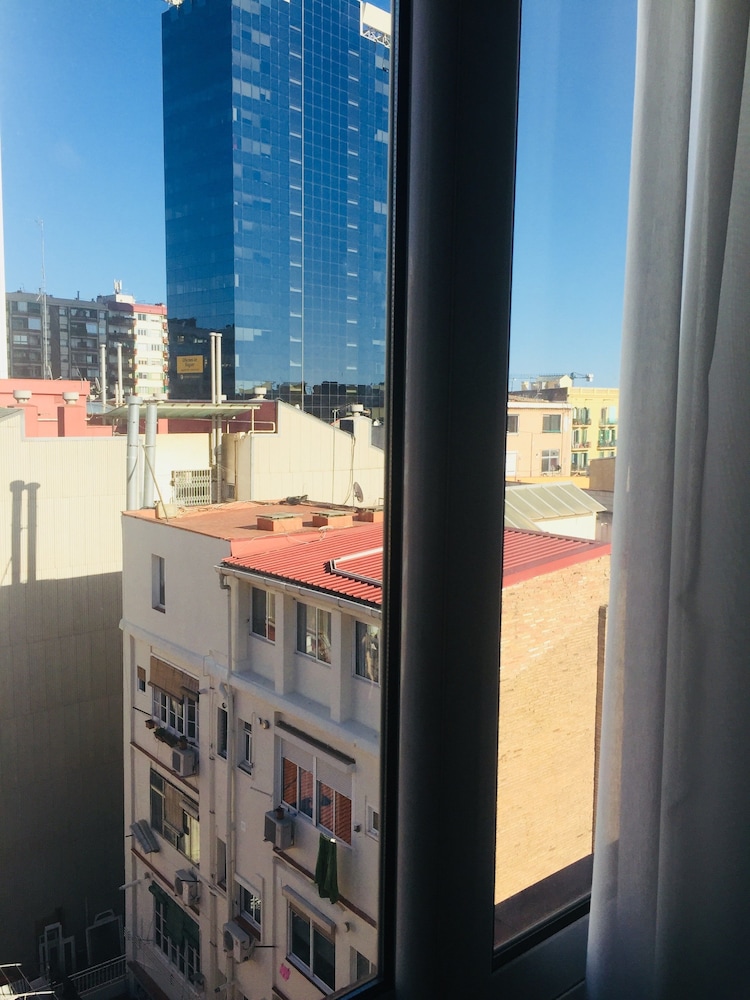 Transit Hotel 3/50