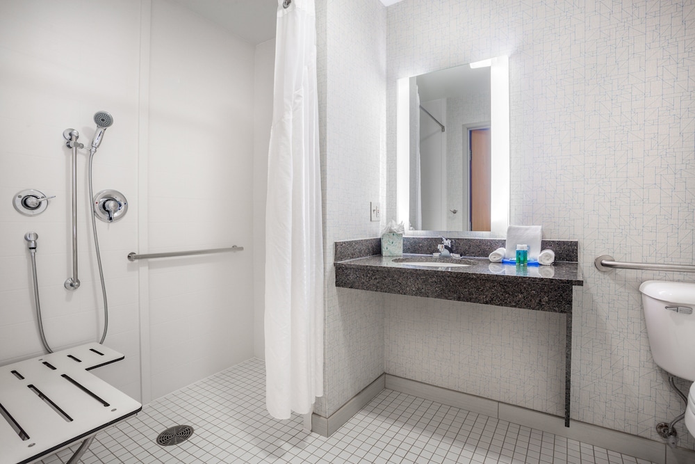 Holiday Inn Express Wisconsin Dells 53/69