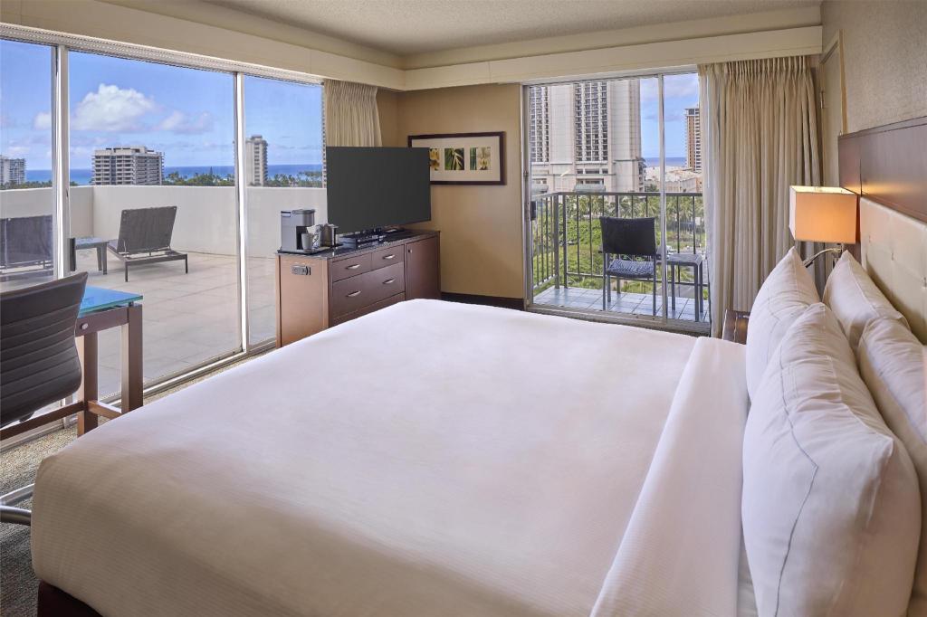 GRAND, LANAI, PARK, SUITE, KING BED, OCEAN VIEW, CORNER