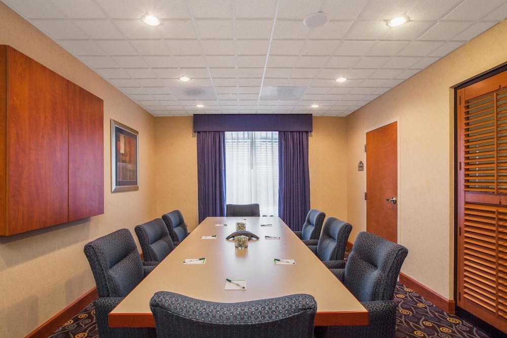 Fairfield by Marriott Inn & Suites Rome NY 40/50