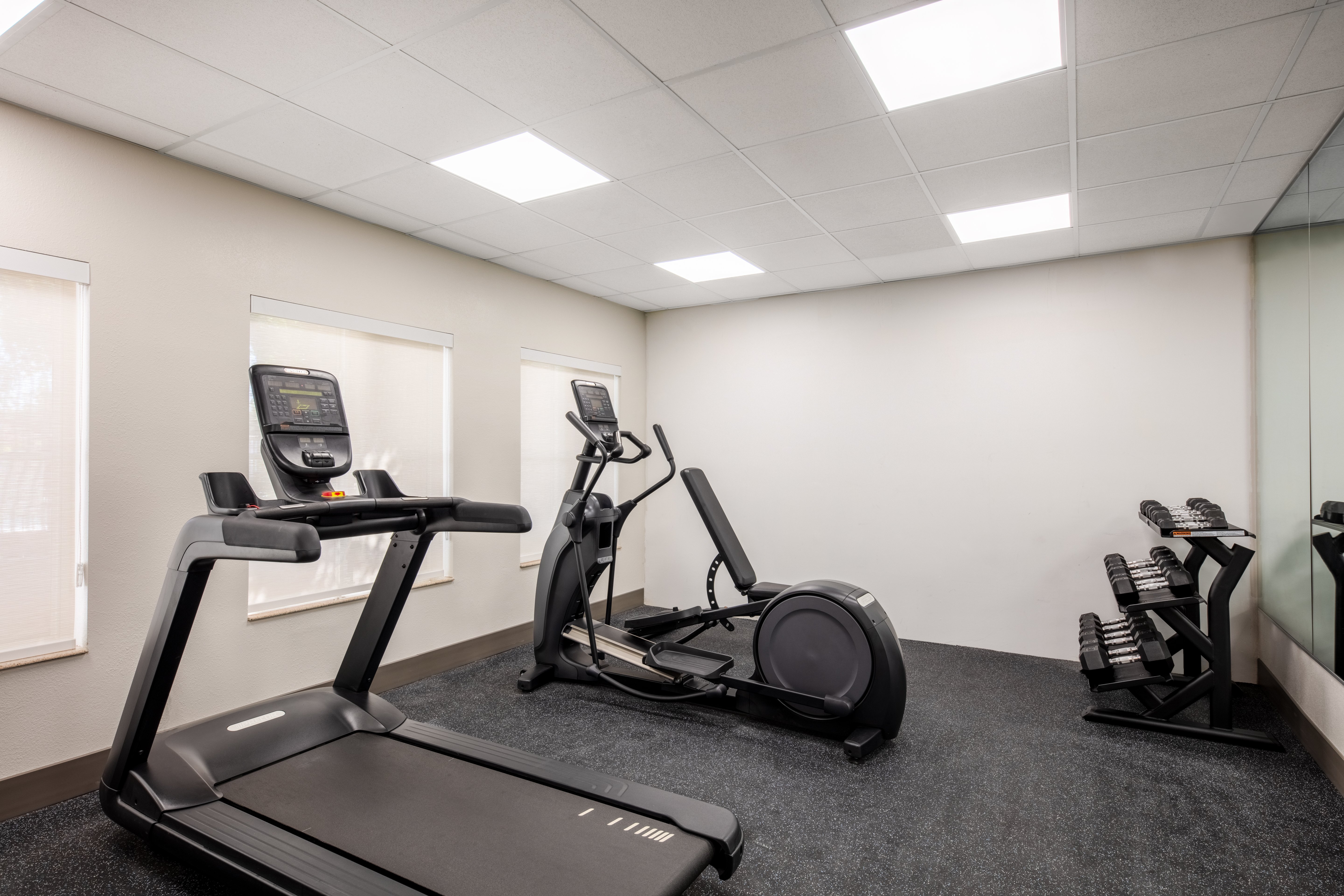 Holiday Inn Express Hotel & Suites Turlock-Hwy 99 28/40