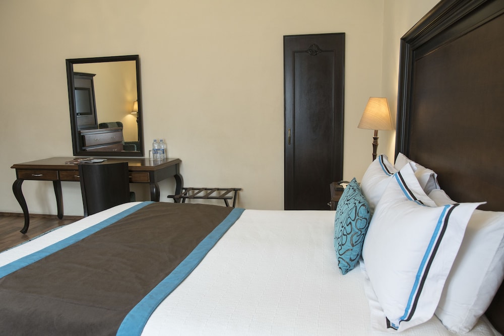 Hotel Morales Historical & Colonial 24/73