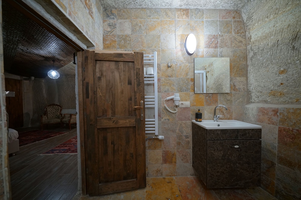 Adelya Cave Hotel 50/50