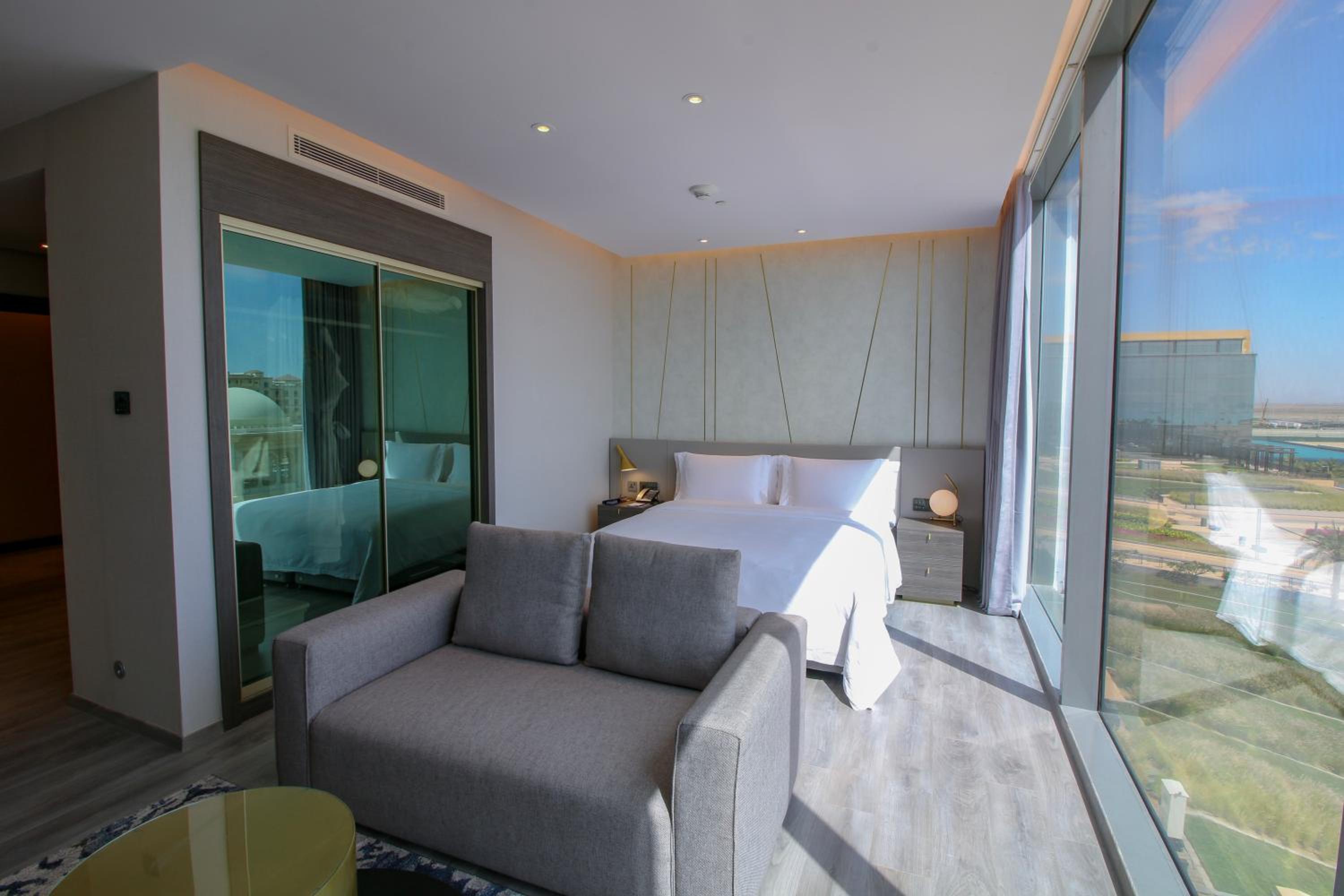 Premium, Studio, King Bed, Marina View, Views Hotel And Residence 3/6