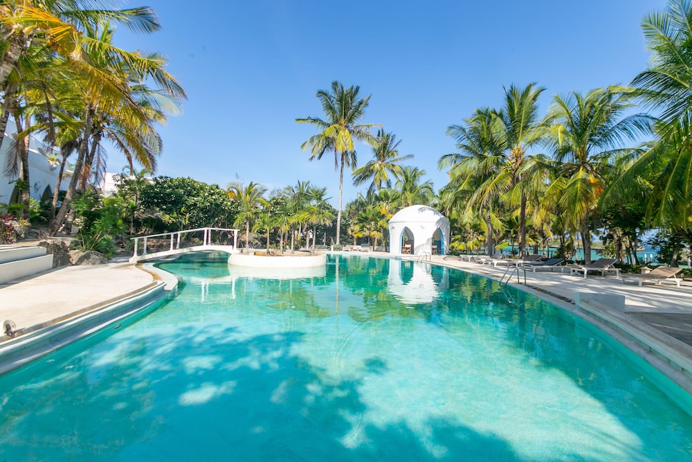 Sun Palm Beach Resort 24/50