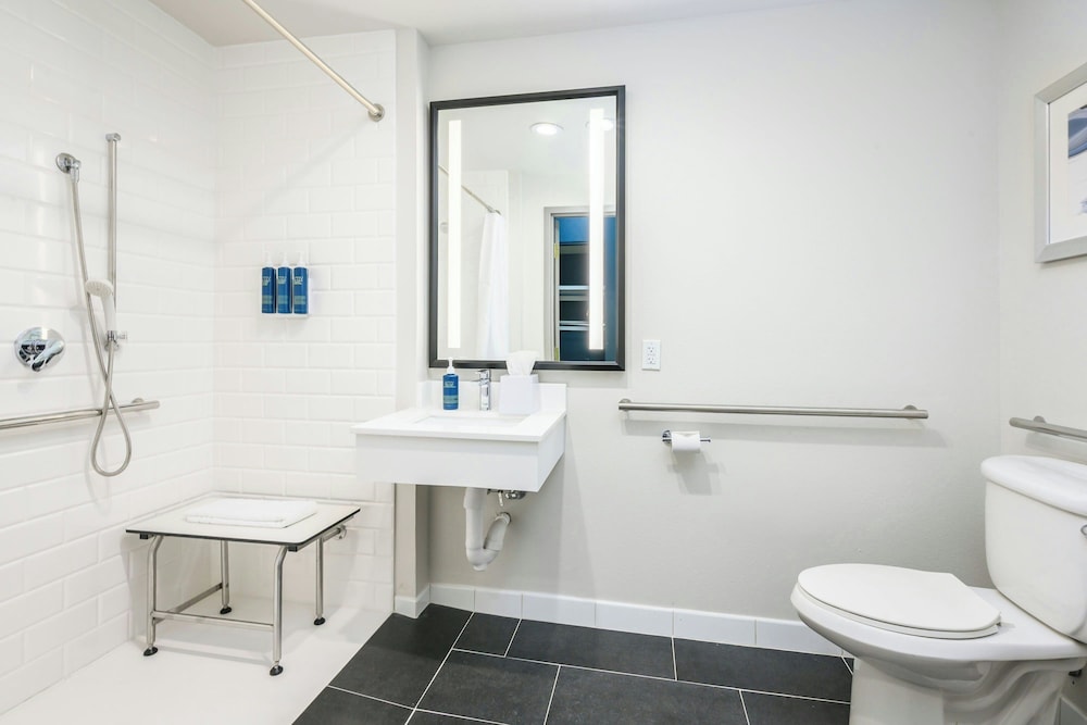 غرفة قياسية بسريرين كوين، Country Inn & Suites By Radisson Manchester Airport Nh 6/6