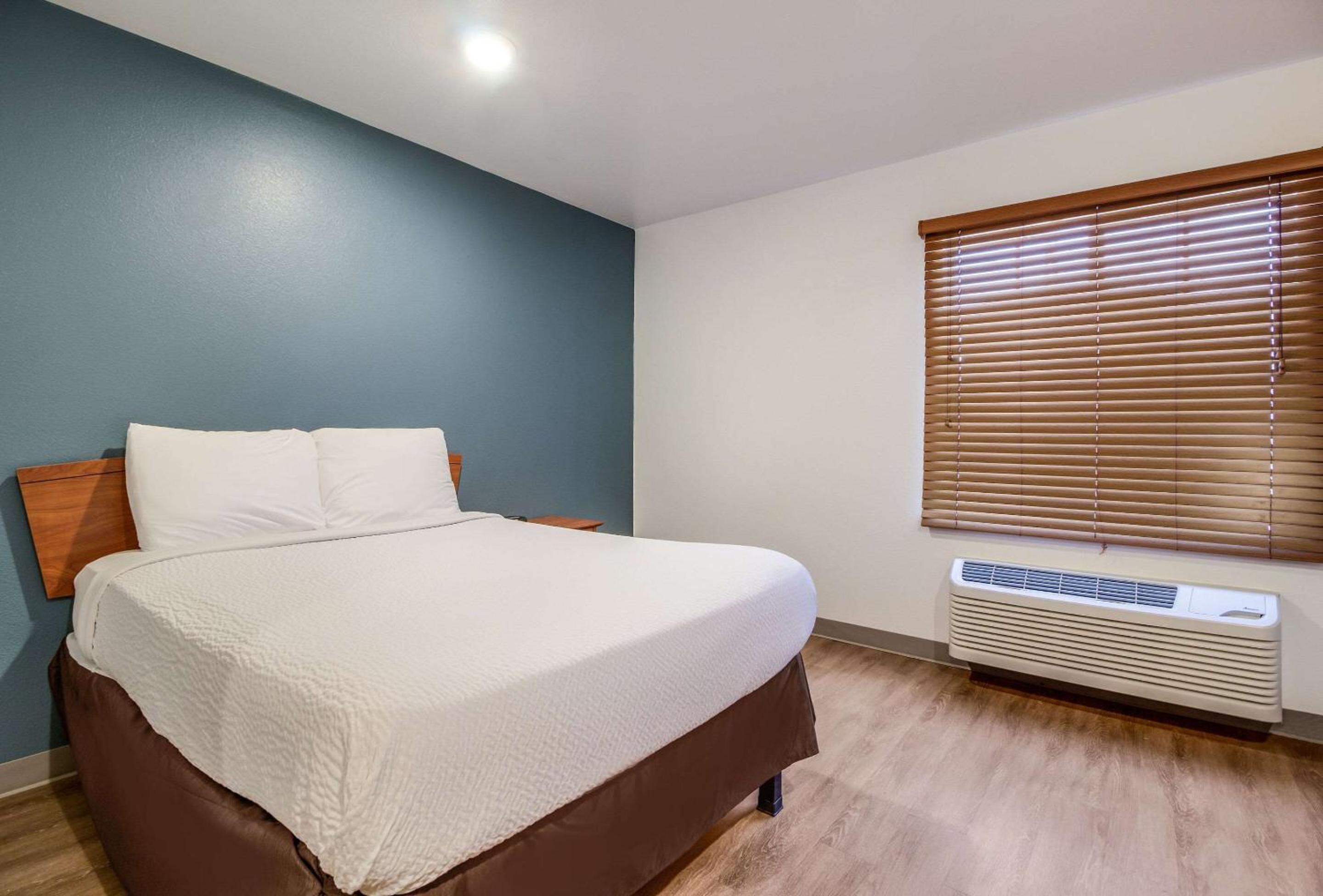Suite, Double Bed, Bathtub, Accessible