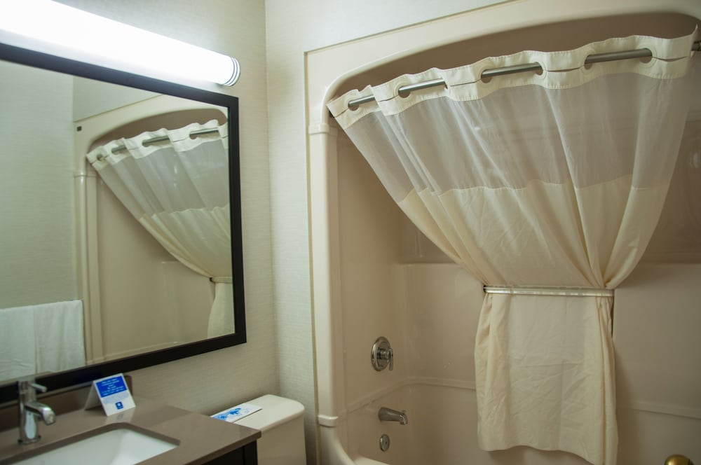Comfort Inn Levis 12/33