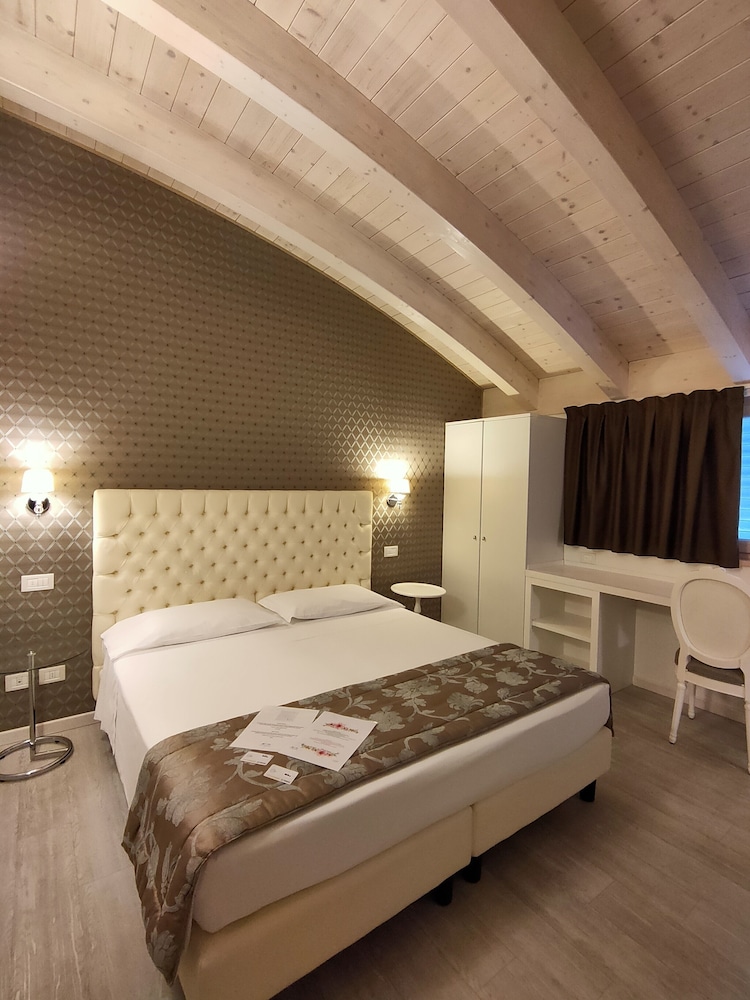 2 Bedrooms, Tower, Standard, Queen Bed، Nuova Opera Rooms 5/10