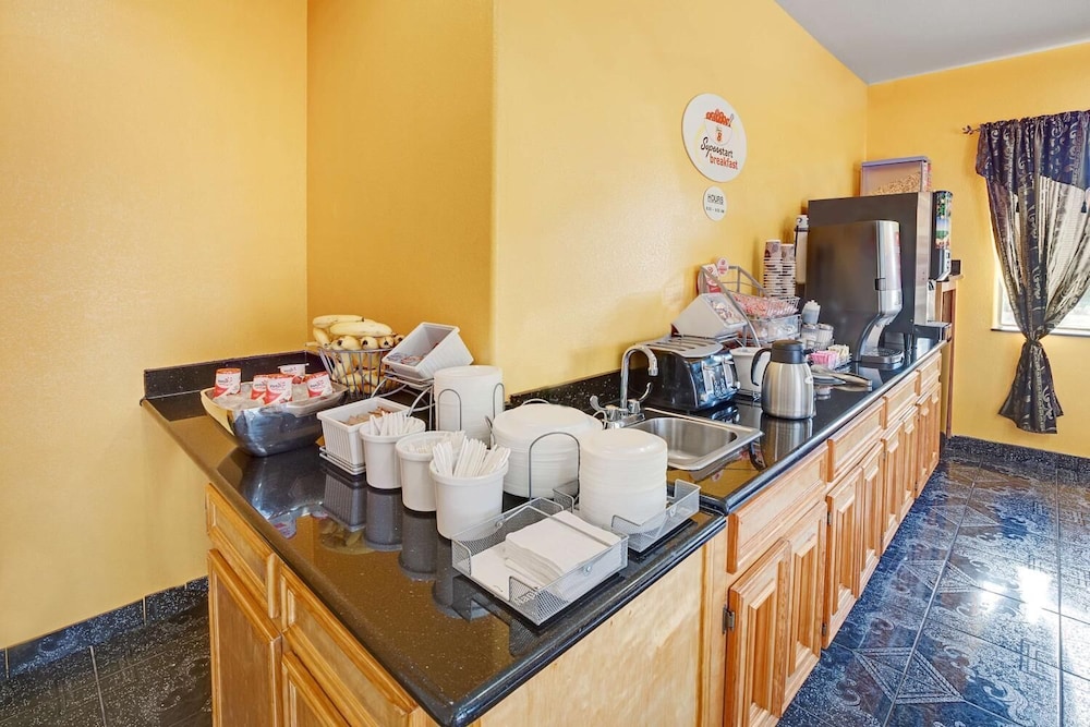 Sapphire Inn & Suites- Deer Park 26/36
