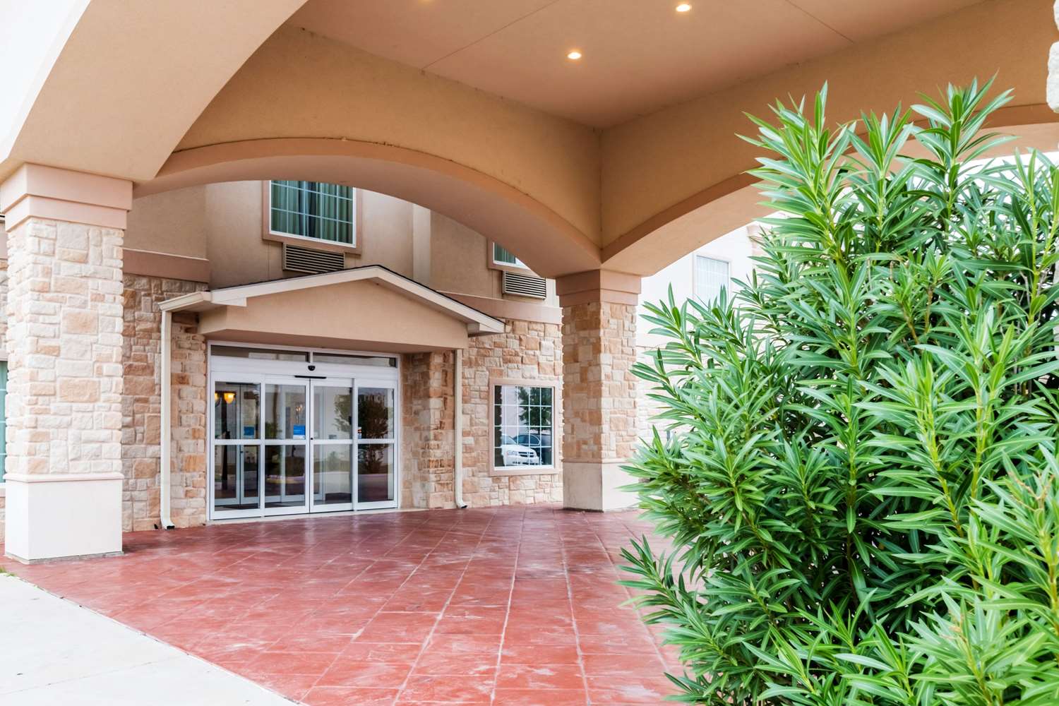 Baymont Inn & Suites by Wyndham Glen Rose 2/46