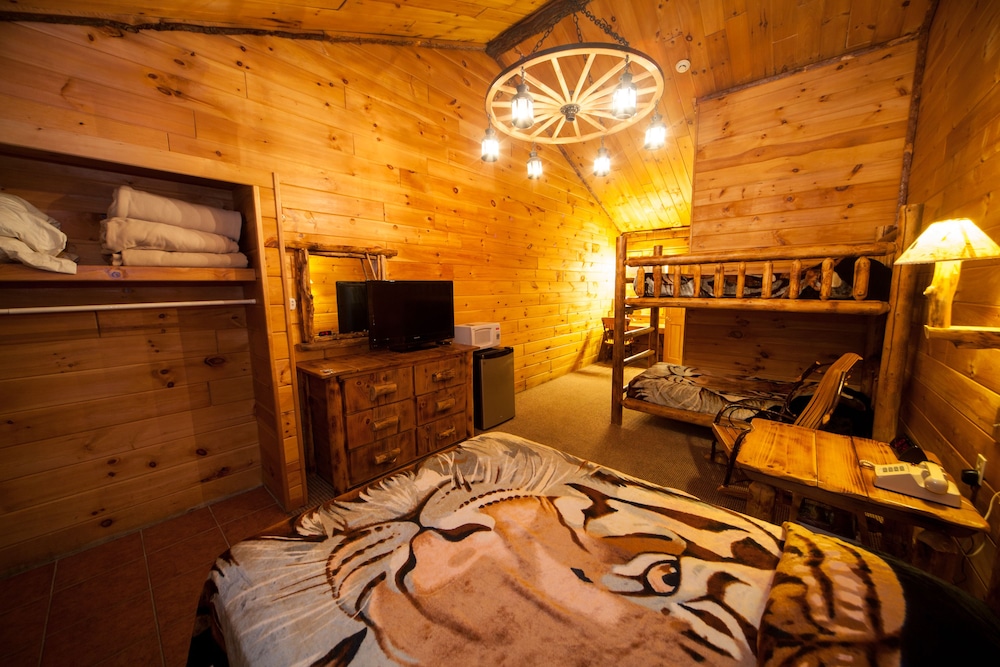 Log Cabin Lodge Suites 42/68