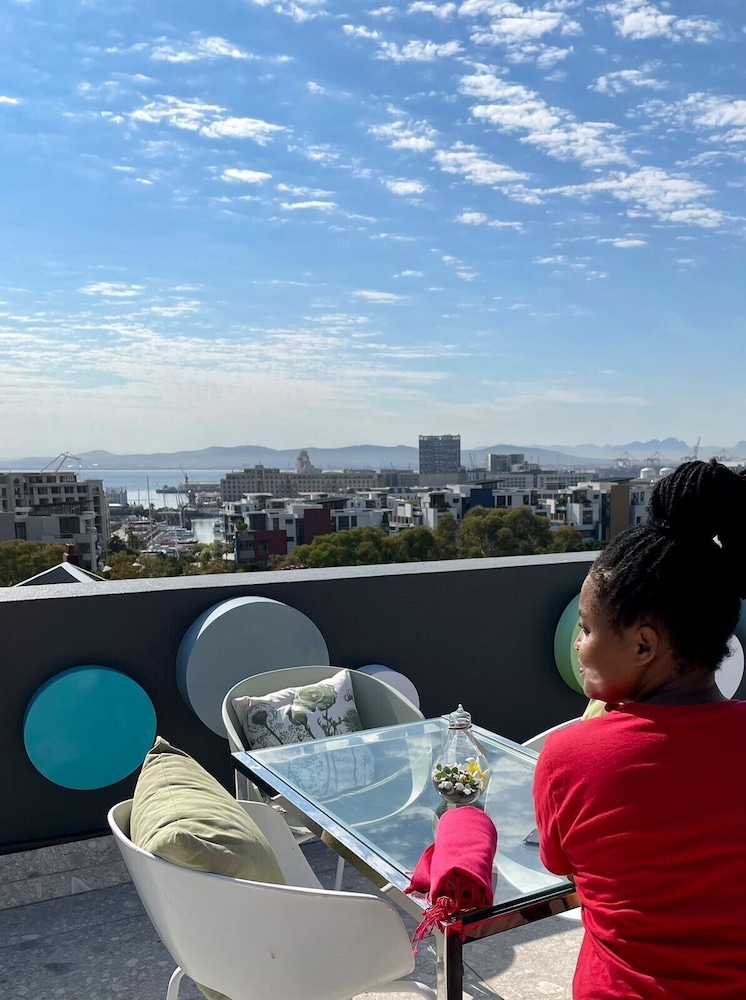 Zest Boutique Hotel 39/49