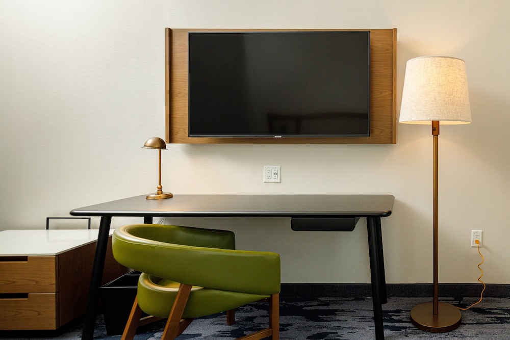 Fairfield Inn Suites Salina 35/40