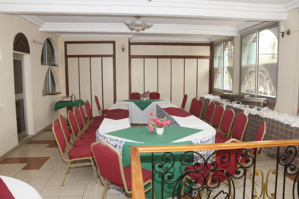 Hotel Le Chateau 13/19