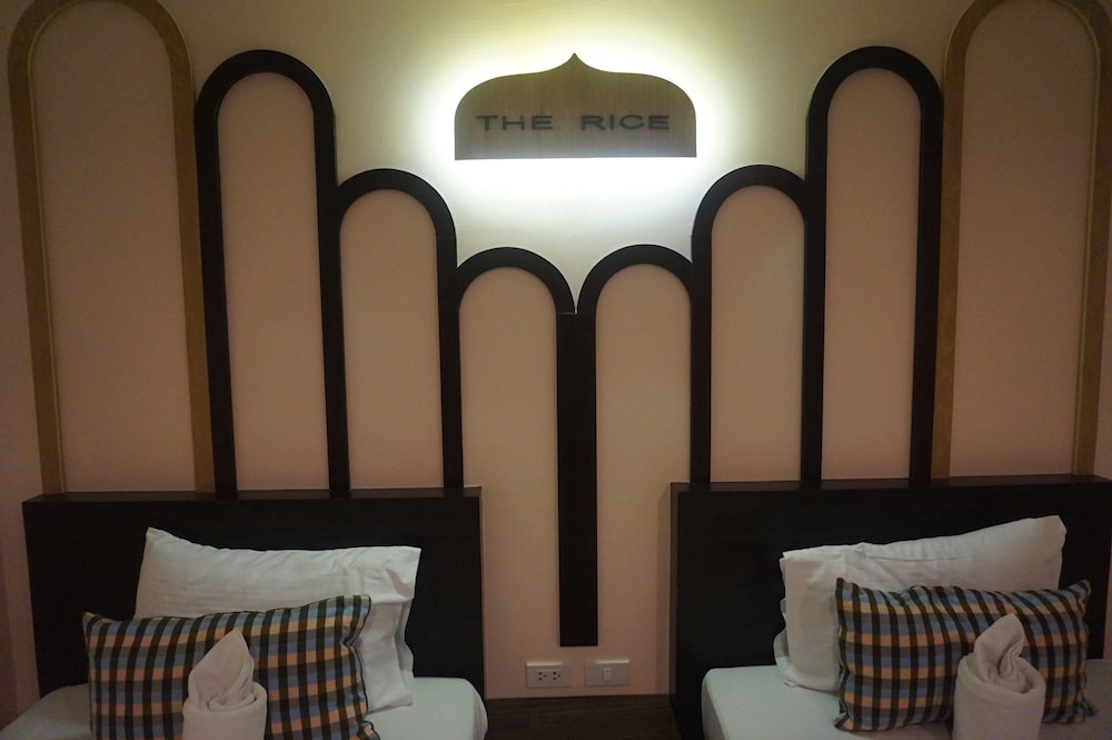 The Rice Hotel 32/39