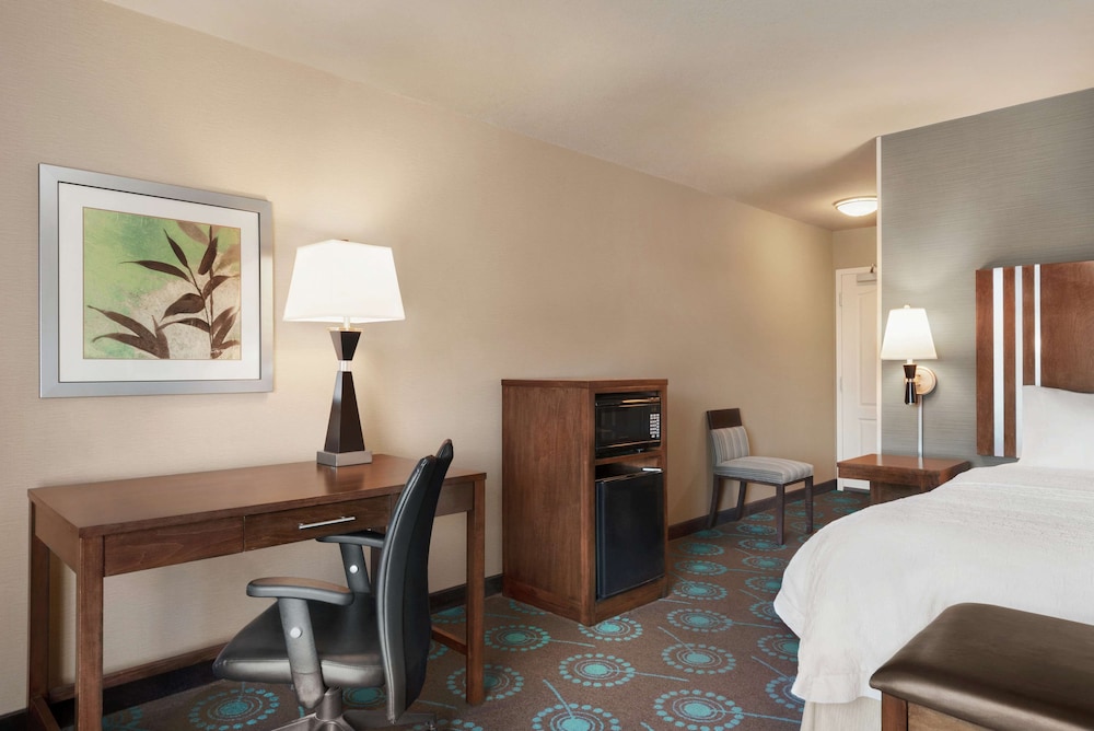 Hampton Inn Suites Grafton 16/46