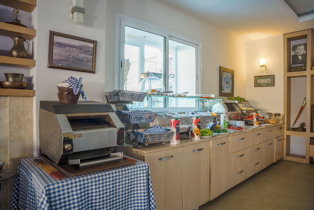 Artemis Hotel 46/69