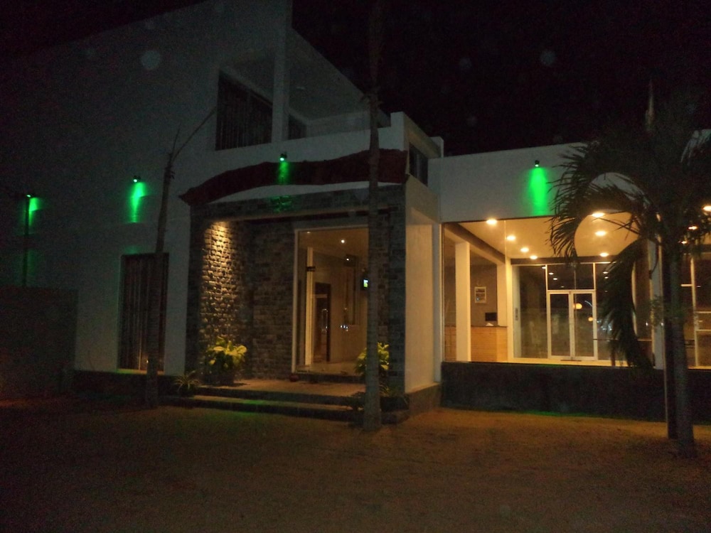 Saara Beach Hotel 3/50