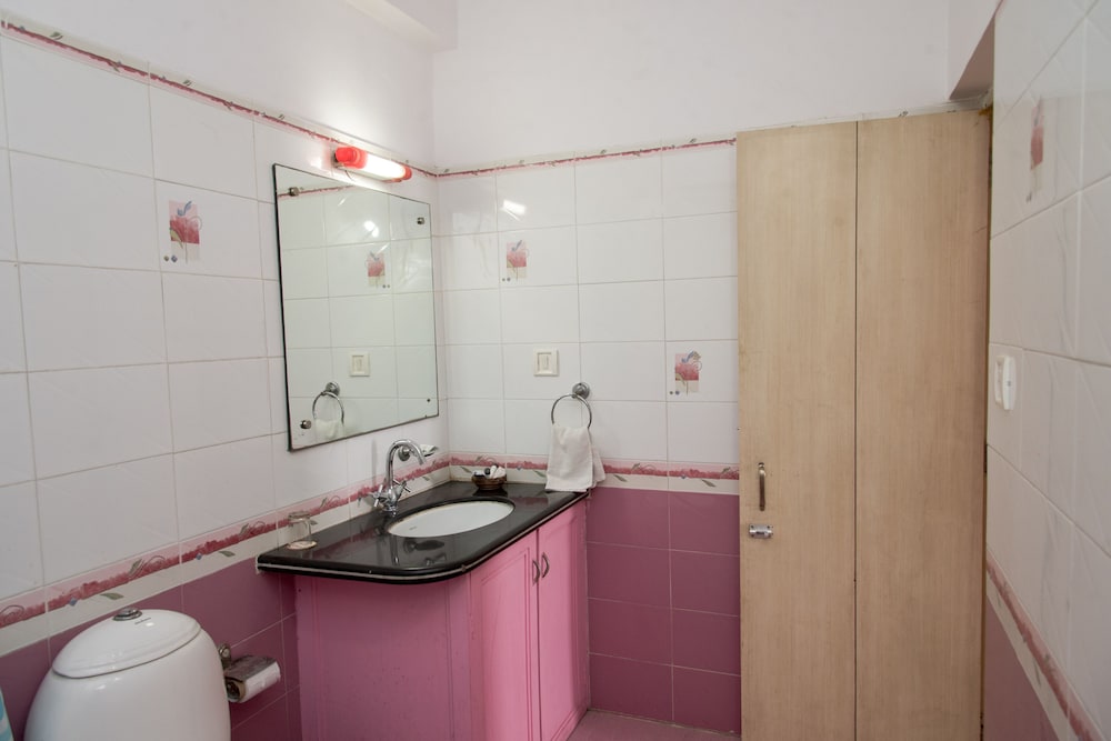 HOTEL GORBANDH 48/48