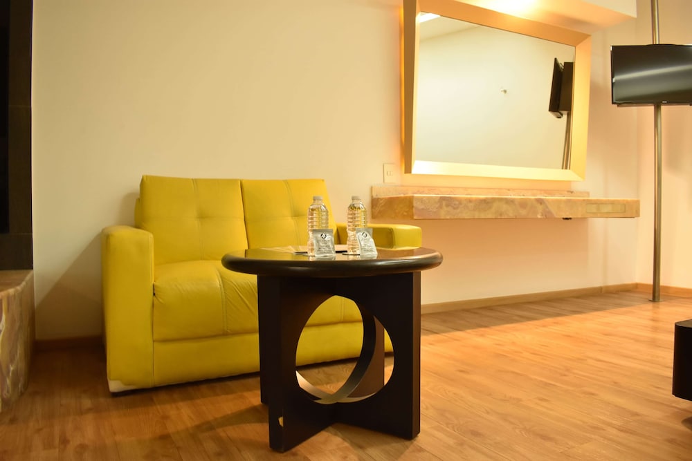 Ramada by Wyndham Mexico City Santa Fe 40/55