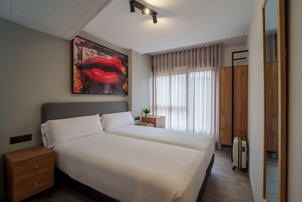 1 BEDROOM, PREMIUM, APARTMENT