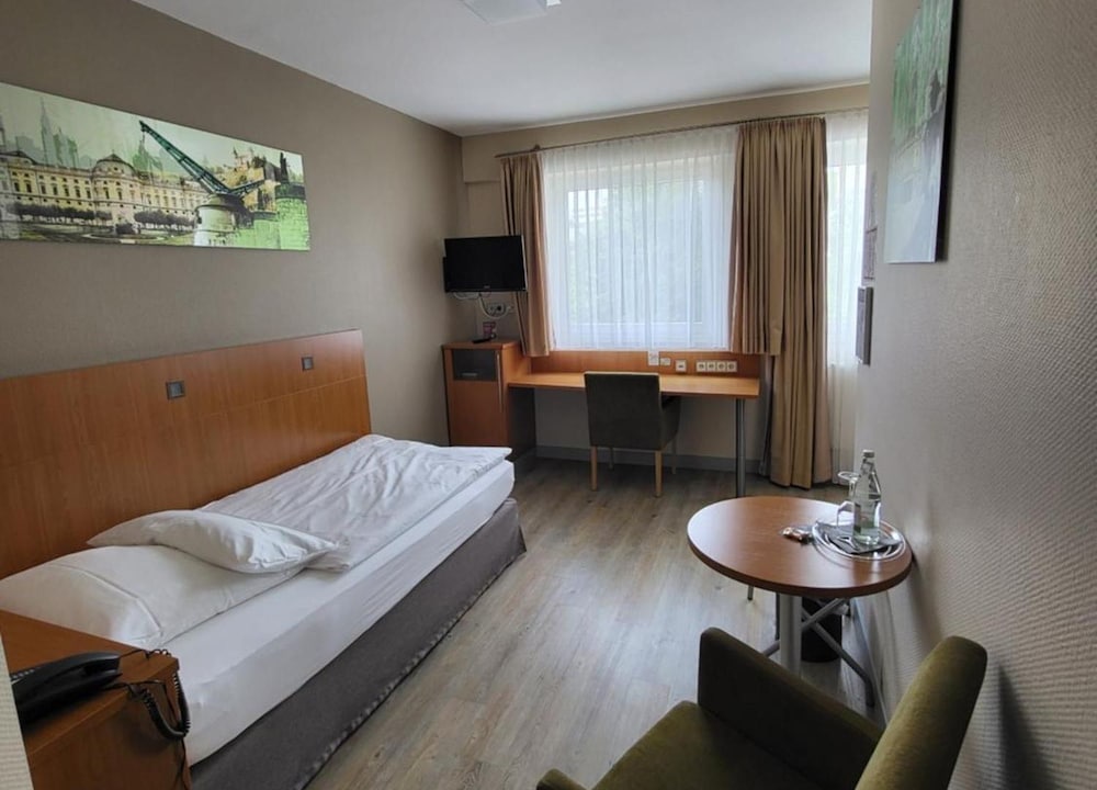 HOTEL LINDLEINSMUHLE 27/61