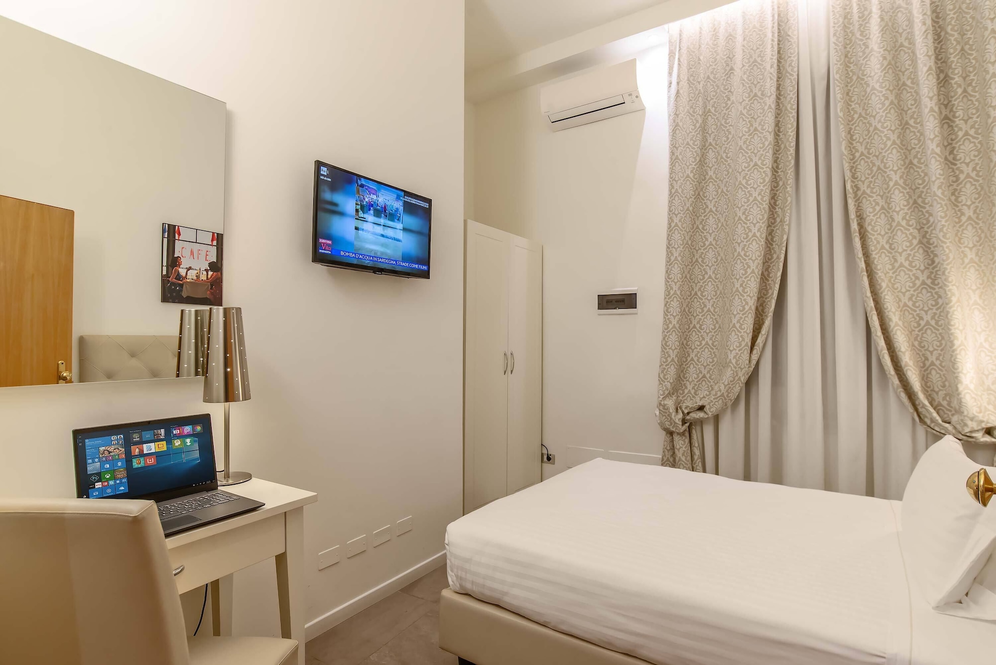 ROOM, SINGLE, DOUBLE BED