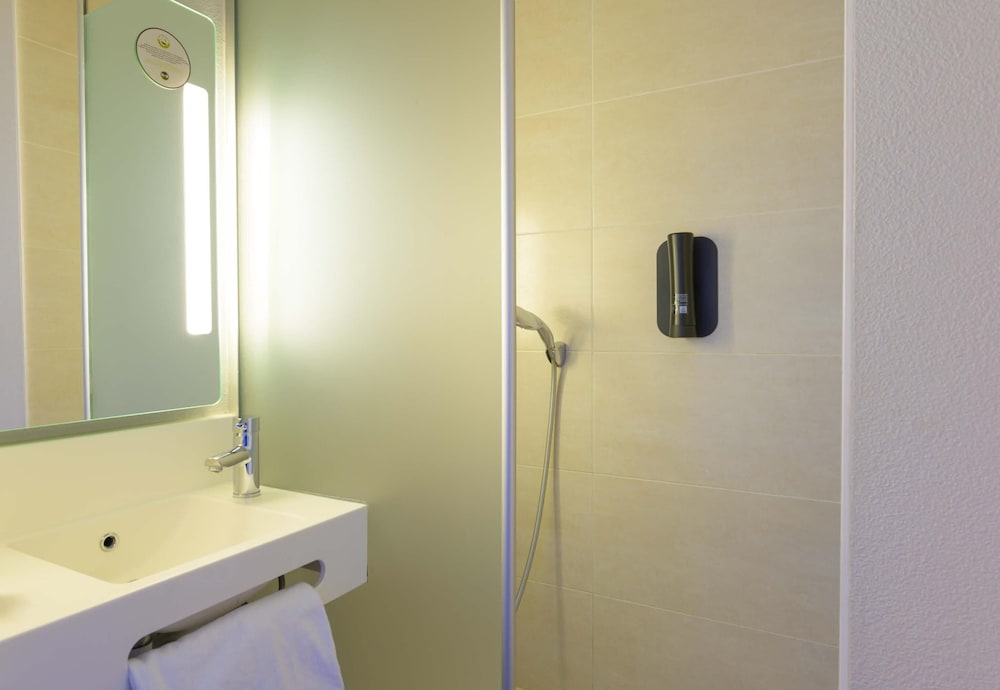 B&B HOTEL Lieusaint Carre Senart 3 etoiles 50/50