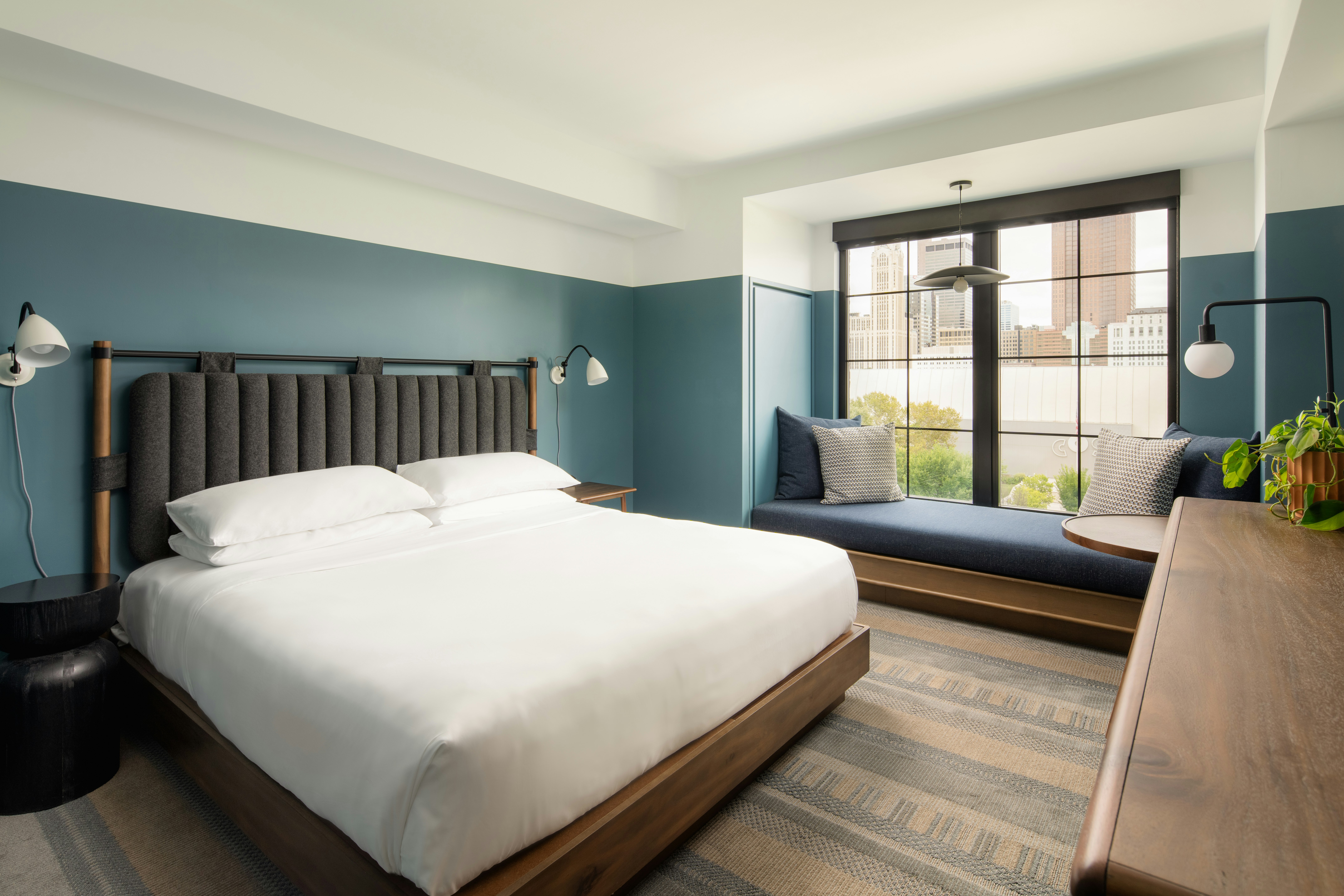 ROOM, KING BED, CITY VIEW