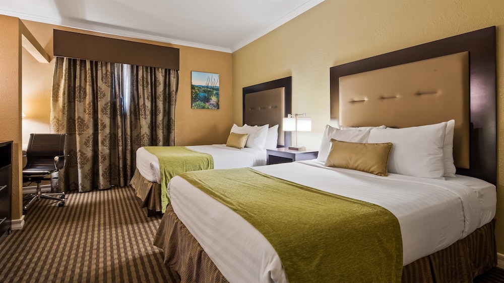 Royal Sun Inn & Suites 11/25