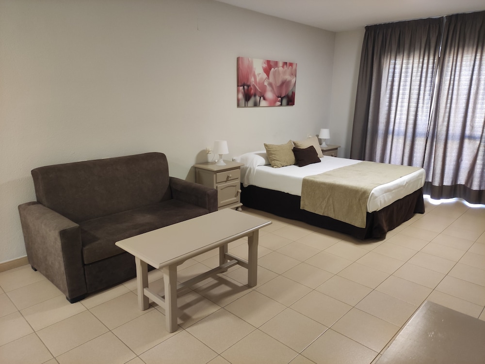 APARTAMENTOS TURISTICOS PUERTA DEL SUR 11/27