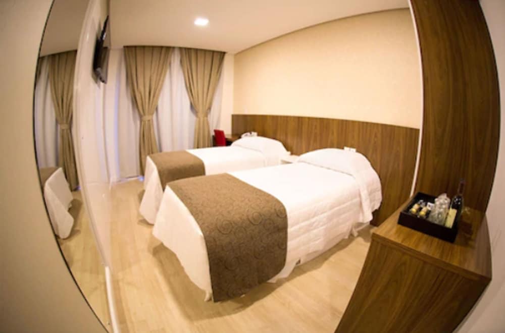 Holiday And Business Hotel 27/50