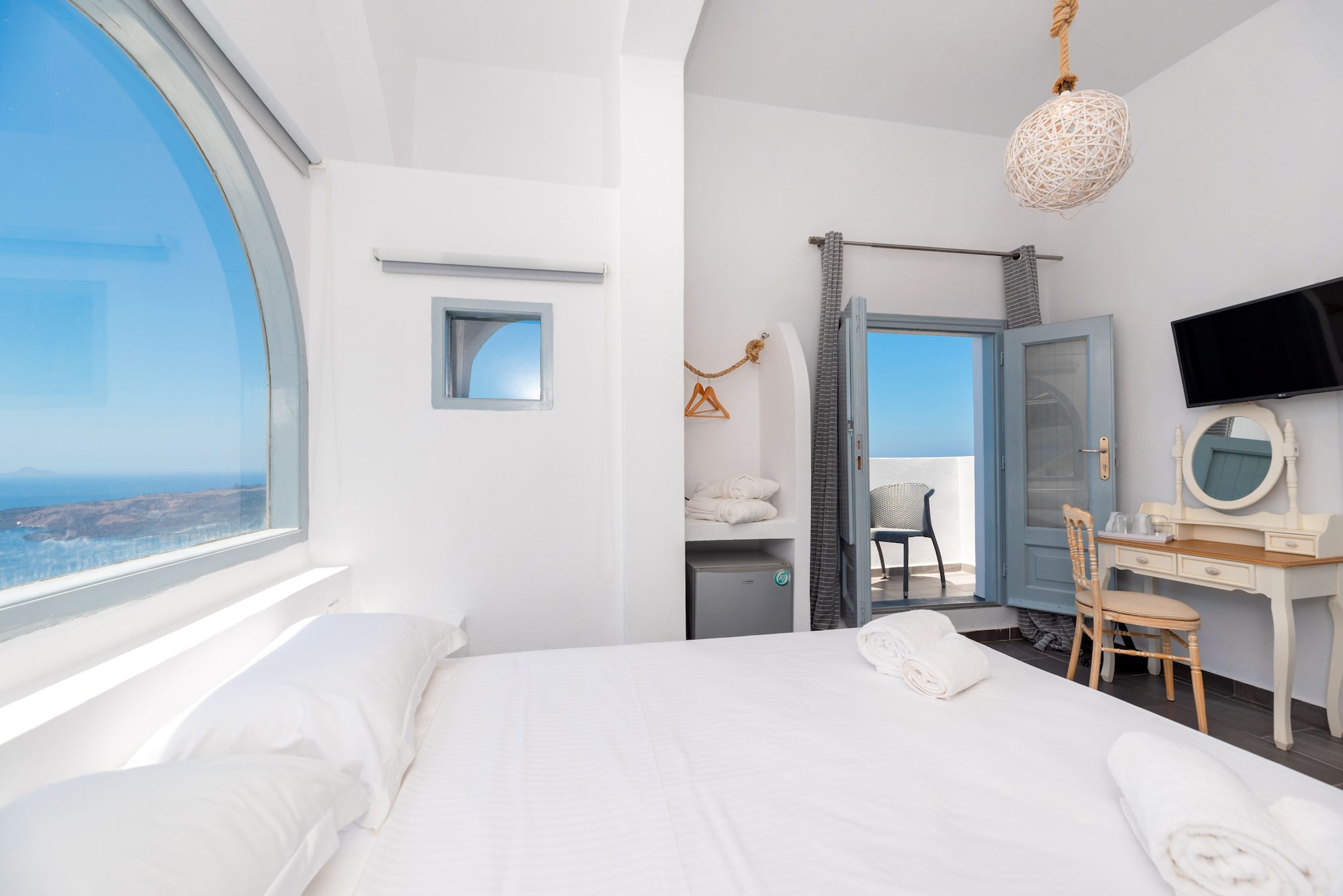 STANDARD, DOUBLE BED, CALDERA VIEW