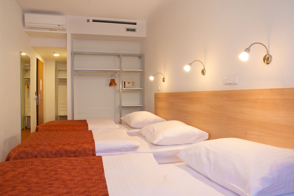 Ambiance Hotel 24/50