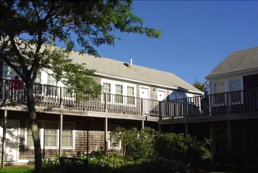 Nantucket Inn 4/55