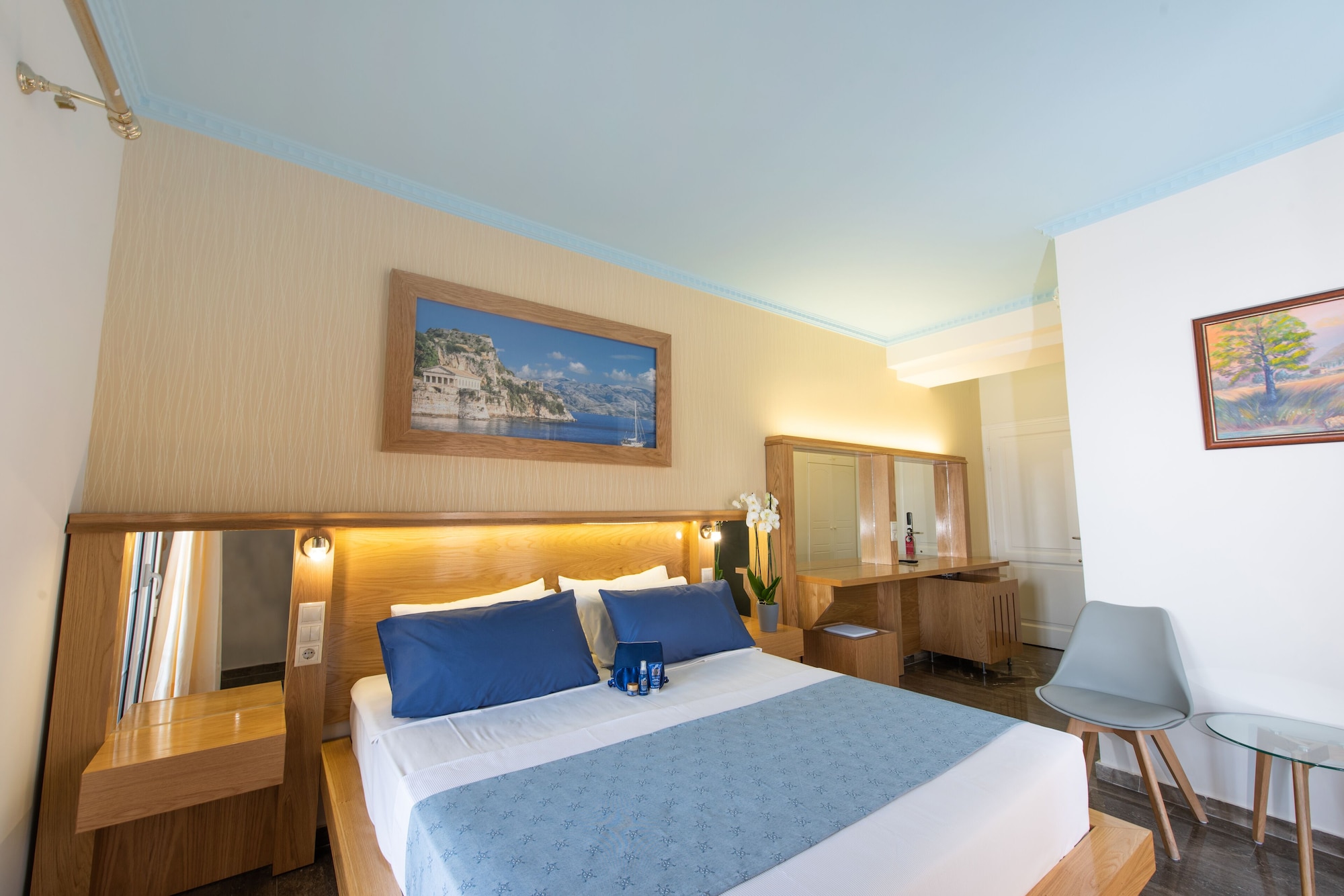 TRIPLE ROOM
