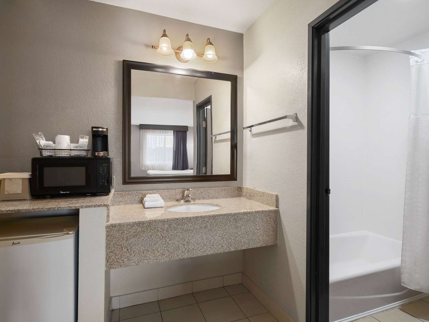 Travelodge by Wyndham Tucson AZ 32/34