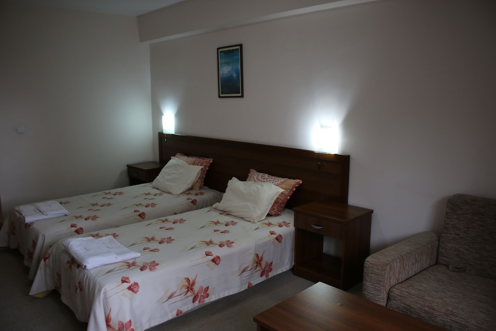 ROOM, SINGLE, DOUBLE BED