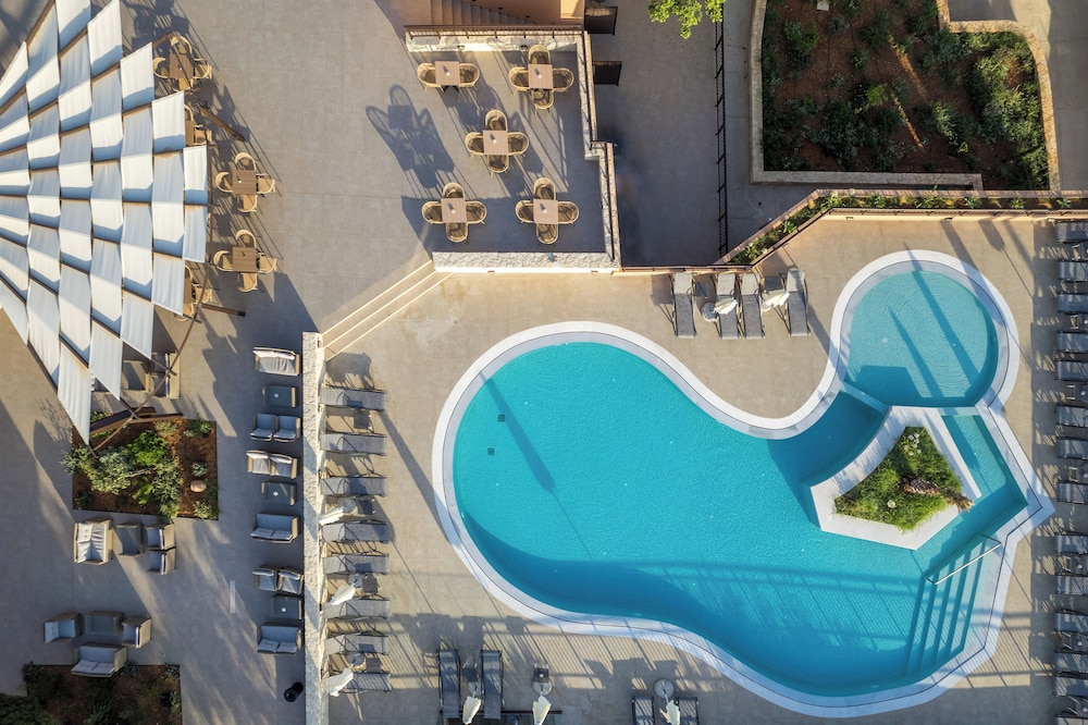 Pyria Hotel 73/80