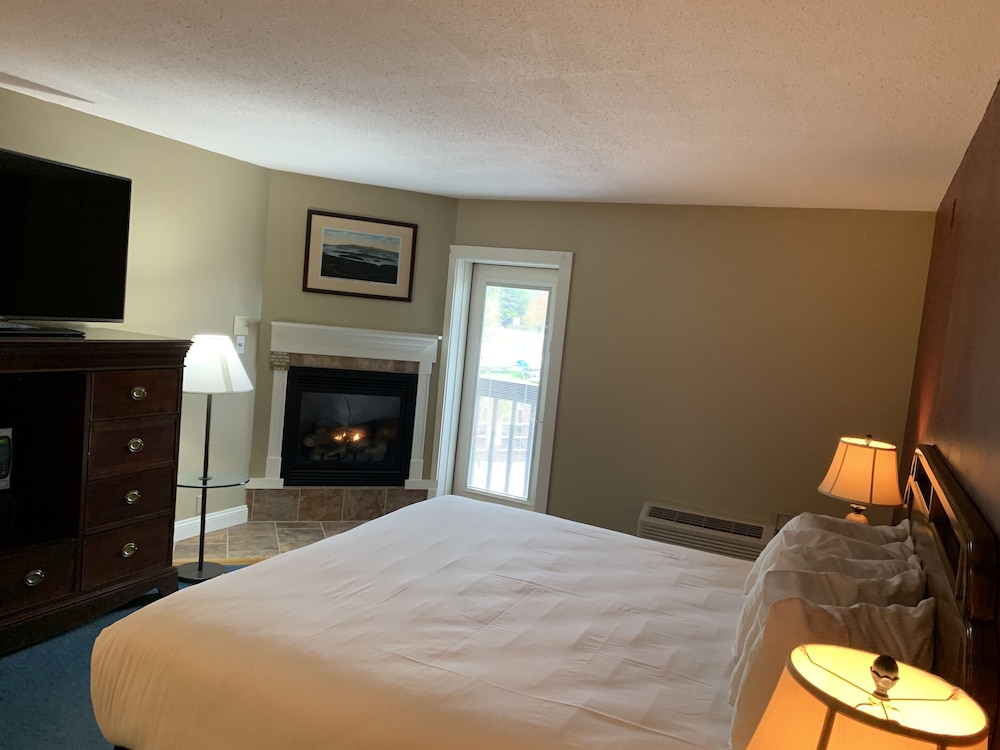 Fireside Inn and Suites Gilford 18/54