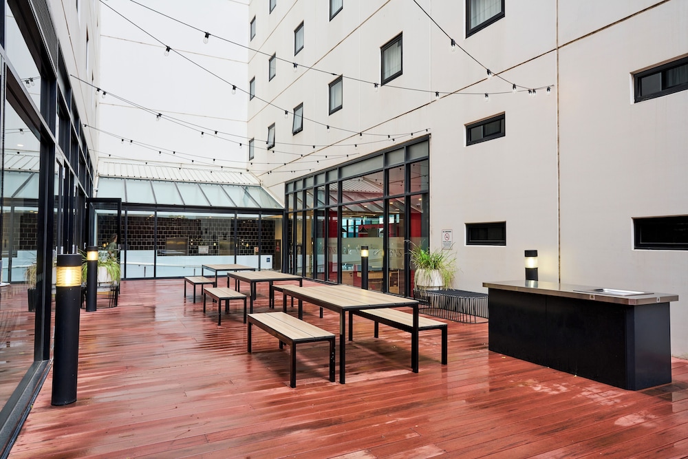 Essence Hotel Carlton 39/55