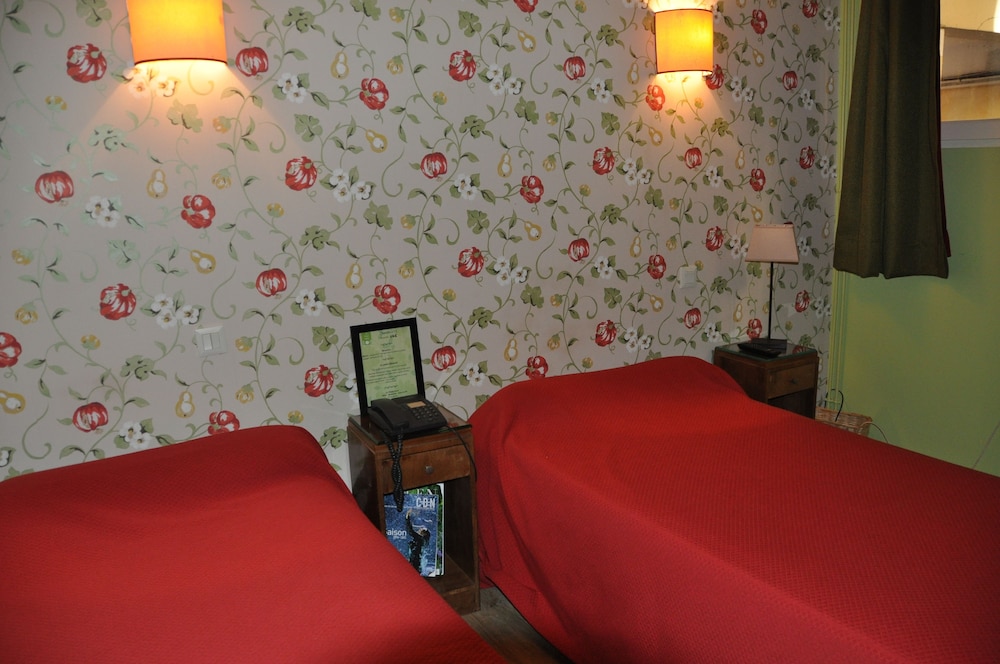 ROOM, TWIN BEDS