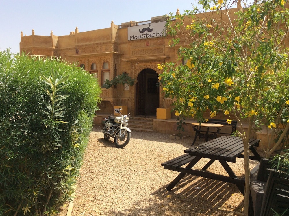 Moustache Jaisalmer 38/50