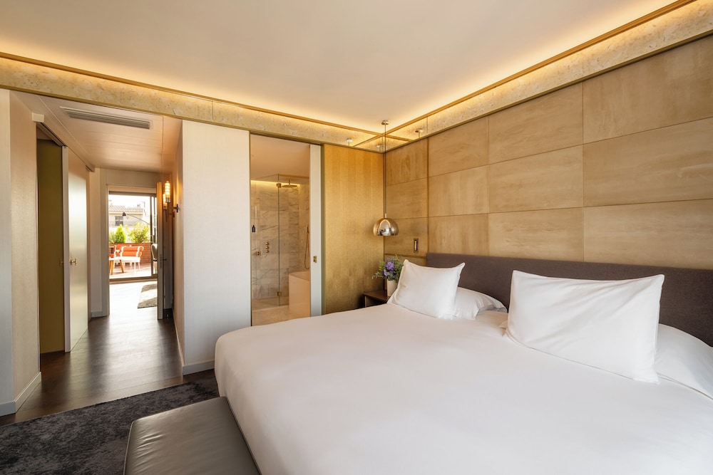 2 BEDROOMS, PENTHOUSE SUITE